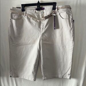 NWT Gloria Vanderbilt Beige Bermuda Shorts